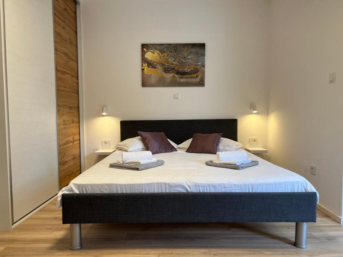 Apartmani Ivelic Supetar Ngoại thất bức ảnh