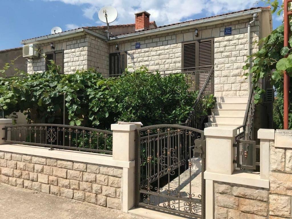 Apartmani Ivelic Supetar Ngoại thất bức ảnh